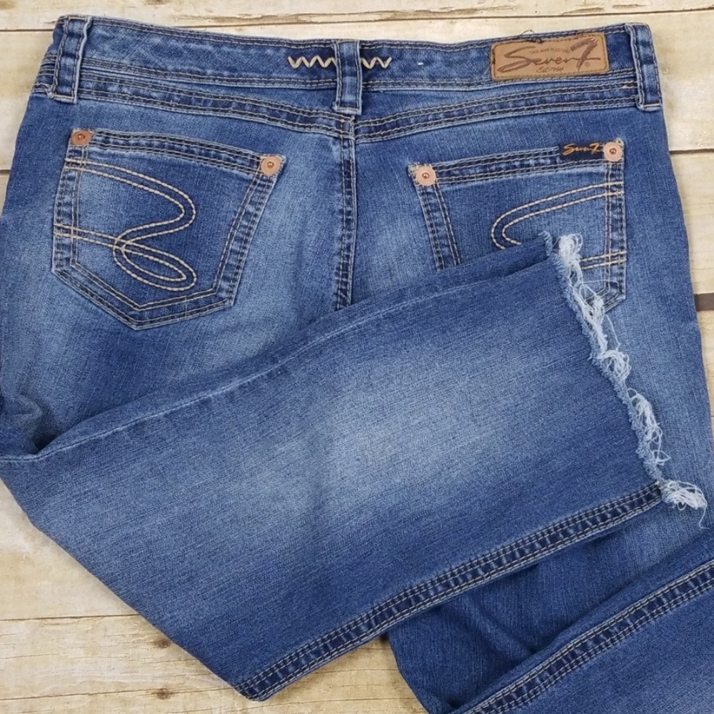 Seven7 Cropped Flare Jeans With A Raw, Frayed Hem